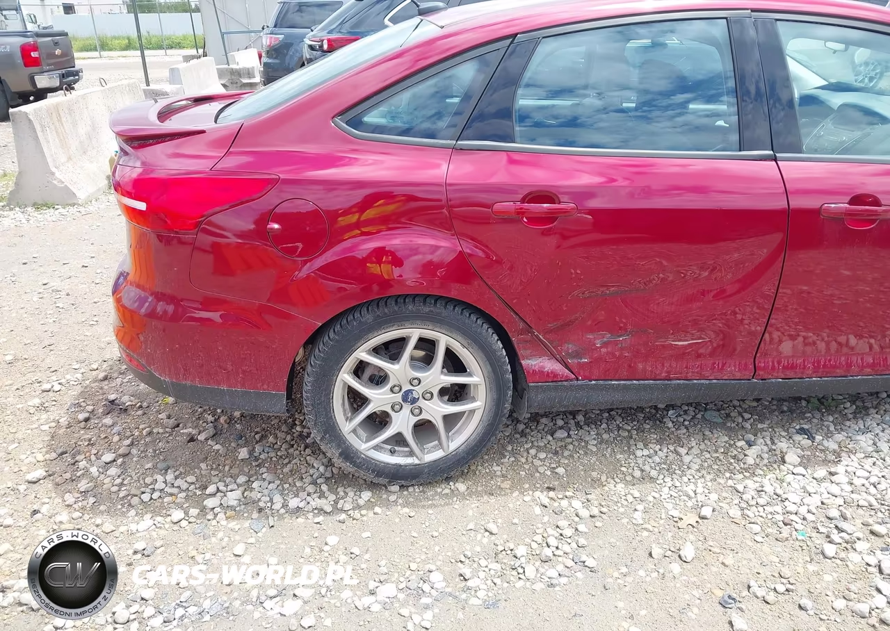 2015 Ford Focus Se VIN:1FADP3F20FL346330 - 6