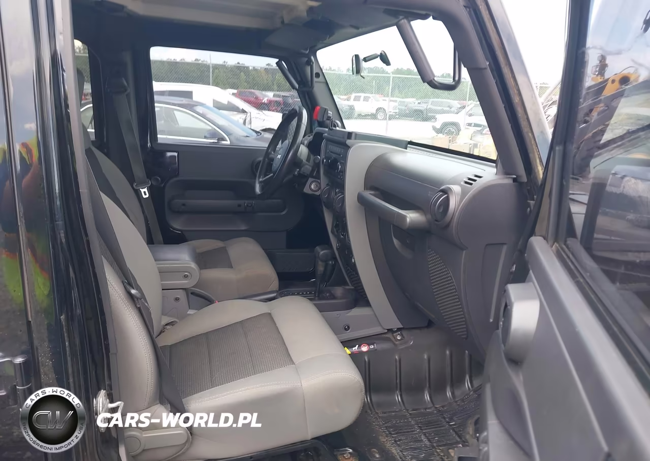 2009 Jeep Wrangler Unlimited X VIN:1J4GA39139L772166 - 5