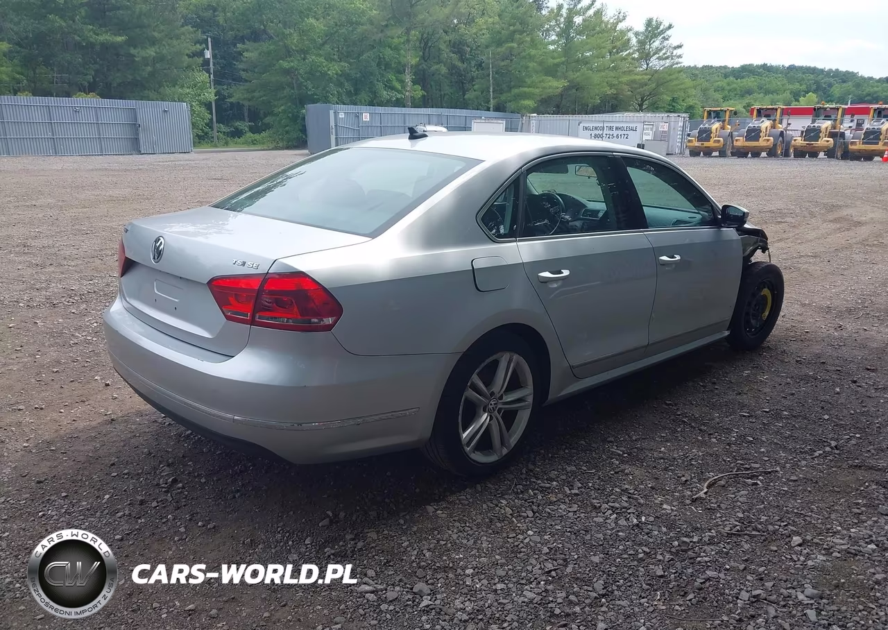 2015 Volkswagen Passat 1.8T Se VIN:1VWBT7A39FC017577 - 4