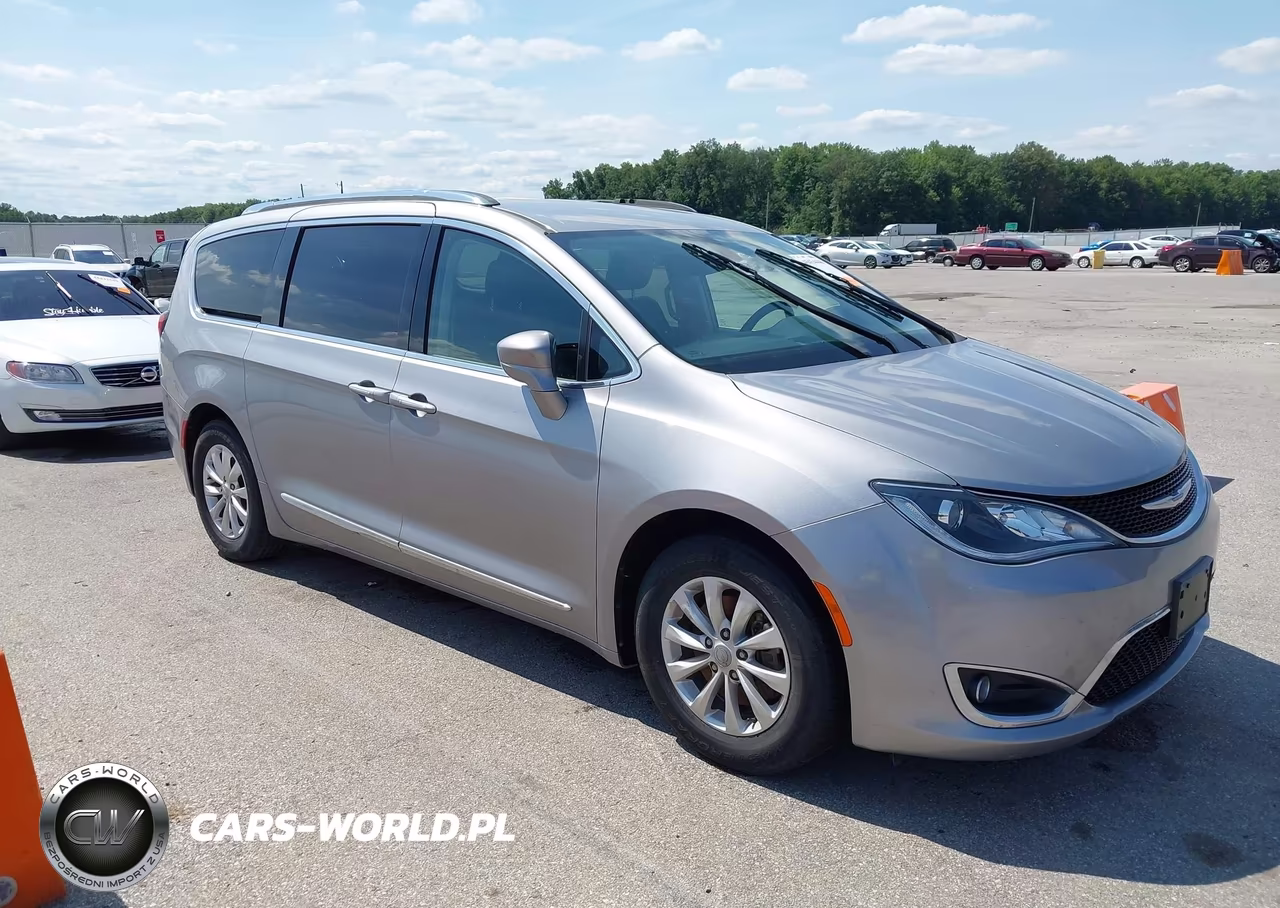2018 Chrysler Pacifica Touring L – zdjęcie 1 z 11