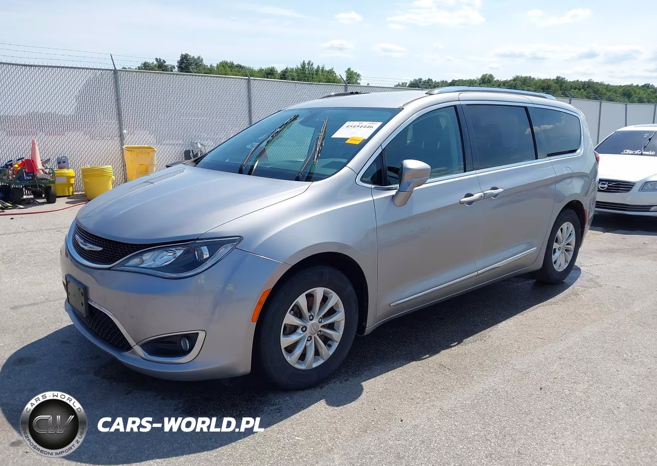 2018 Chrysler Pacifica Touring L VIN:2C4RC1BGXJR246575 - 2