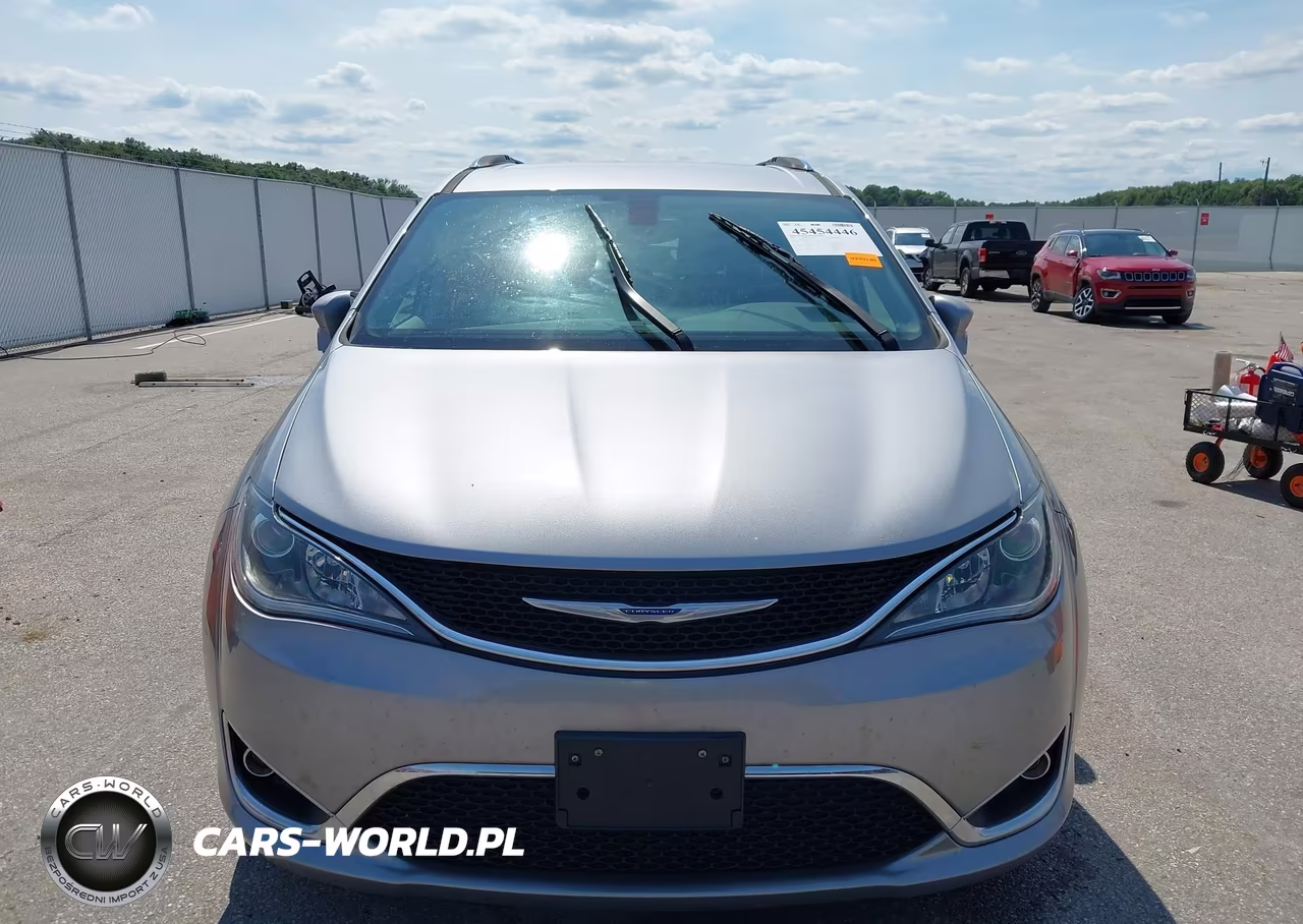 2018 Chrysler Pacifica Touring L VIN:2C4RC1BGXJR246575 - 6