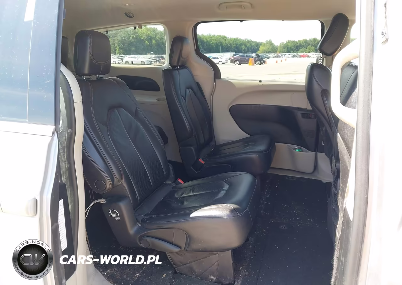 2018 Chrysler Pacifica Touring L VIN:2C4RC1BGXJR246575 - 8