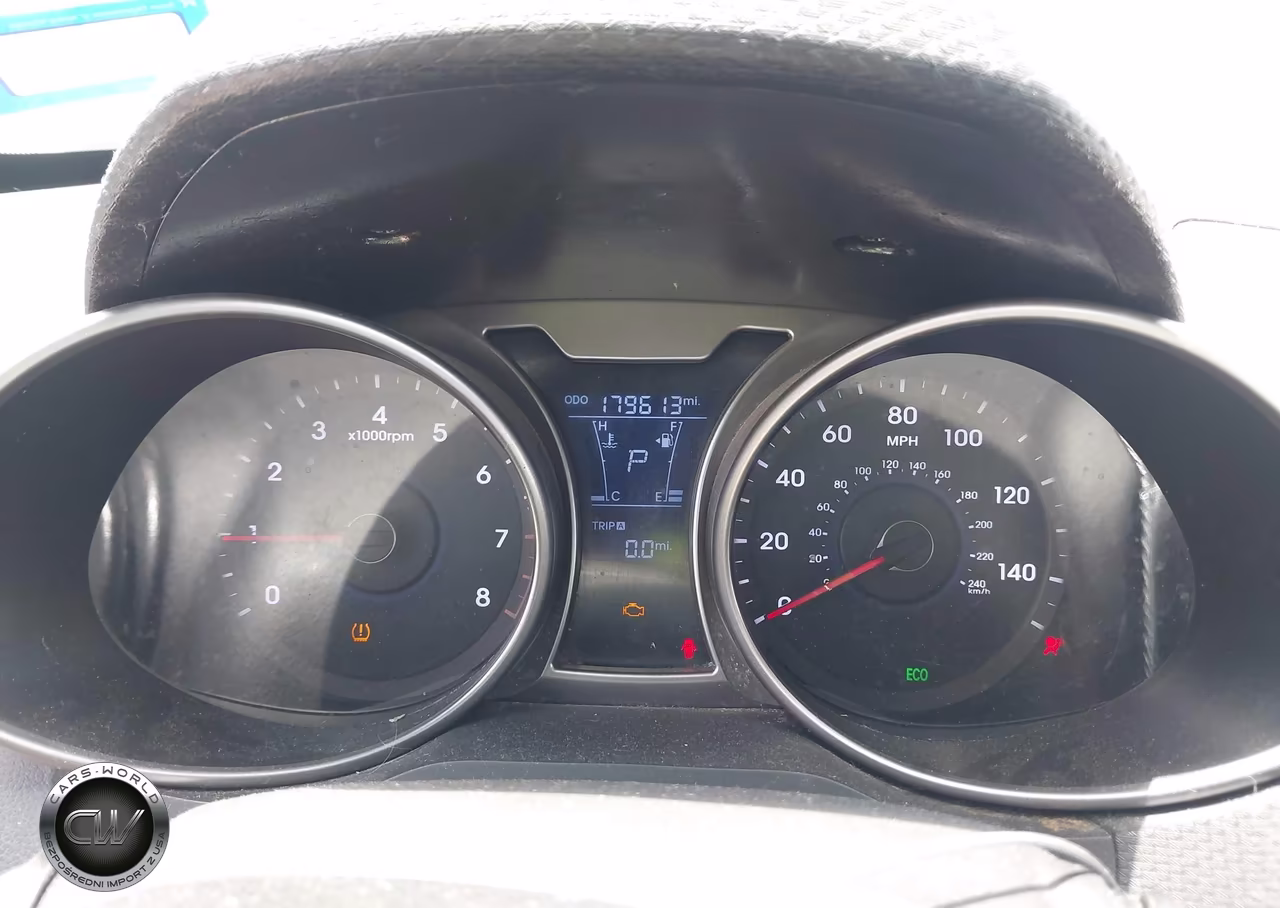 2013 Hyundai Veloster Base W-Black VIN:KMHTC6AD3DU146699 - 7