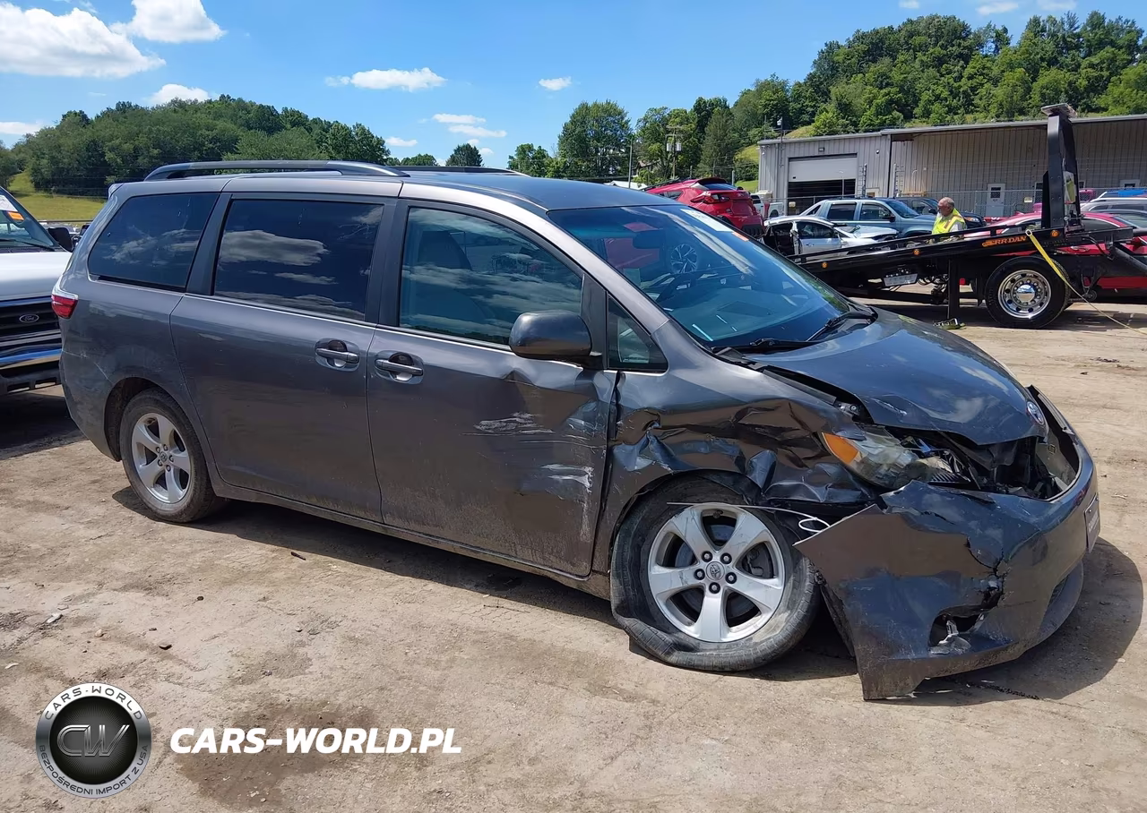 2017 Toyota Sienna Le 8 Passenger – zdjęcie 1 z 16