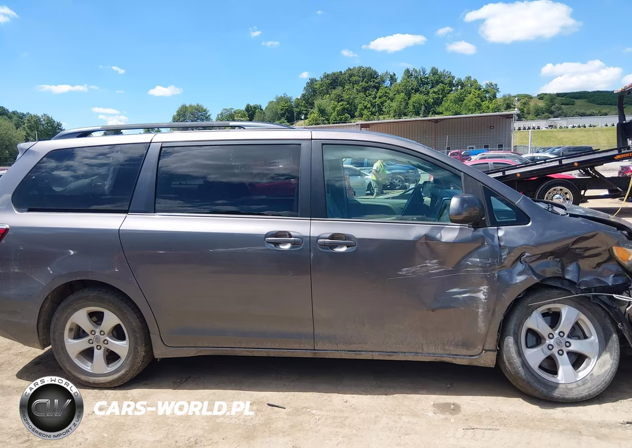 2017 Toyota Sienna Le 8 Passenger VIN:5TDKZ3DC4HS832583 - 13