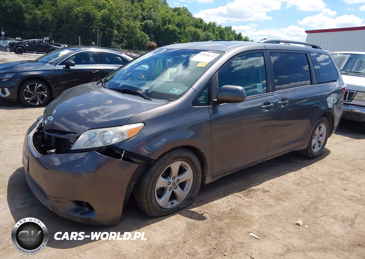 2017 Toyota Sienna Le 8 Passenger VIN:5TDKZ3DC4HS832583 - 2