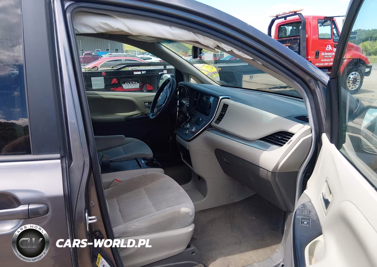 2017 Toyota Sienna Le 8 Passenger VIN:5TDKZ3DC4HS832583 - 5