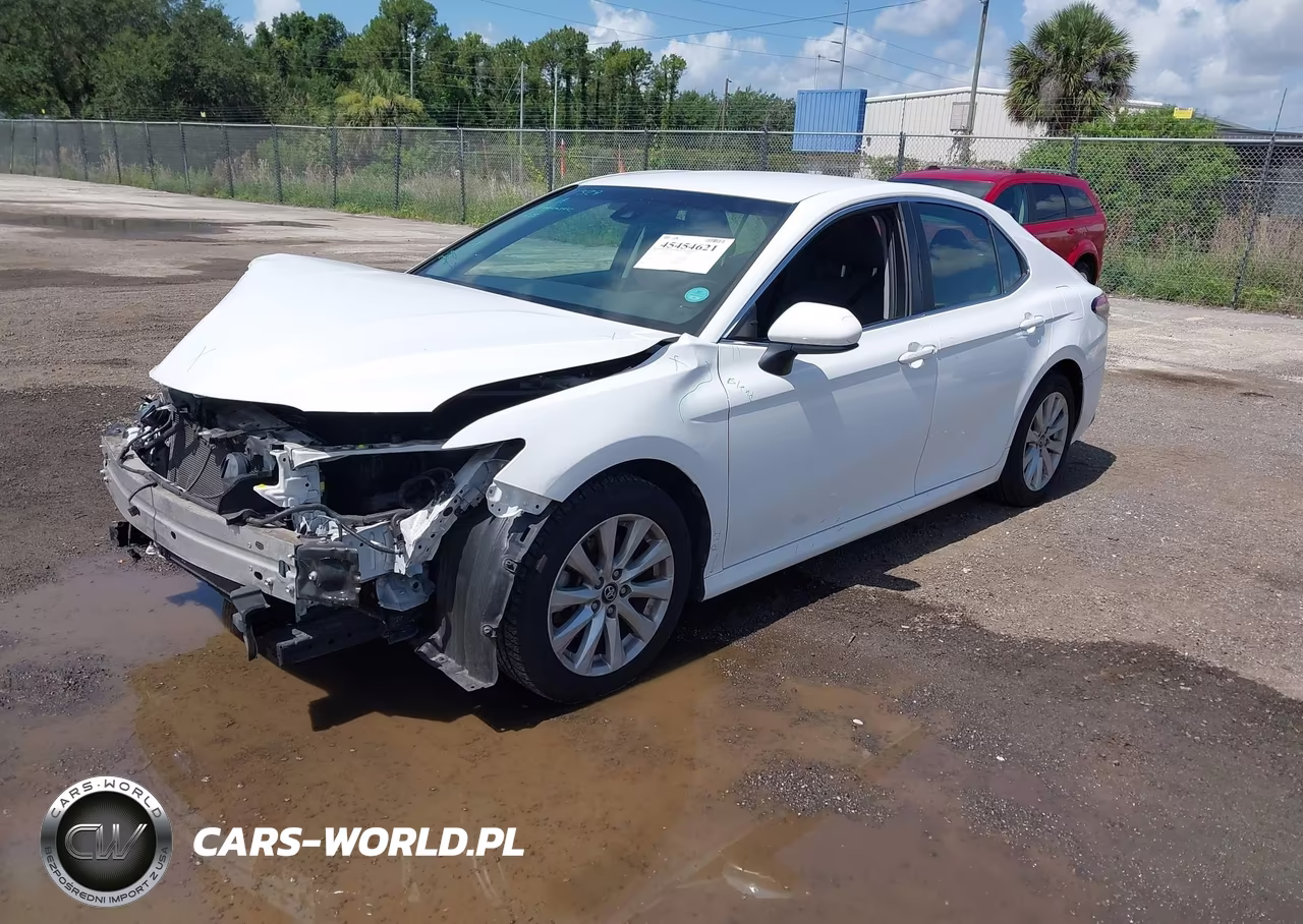 2018 Toyota Camry Le VIN:4T1B11HK2JU067819 - 2