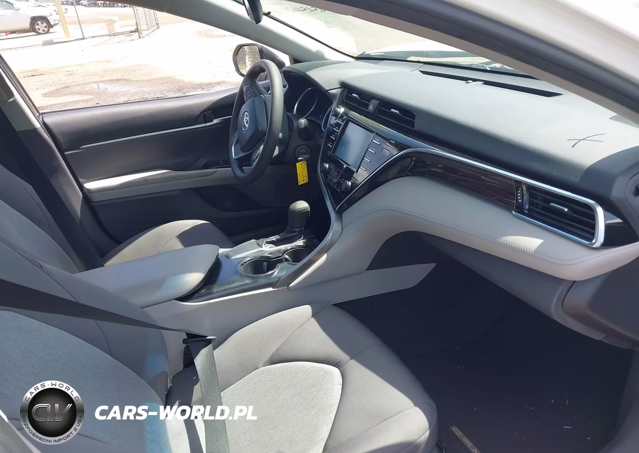 2018 Toyota Camry Le VIN:4T1B11HK2JU067819 - 5