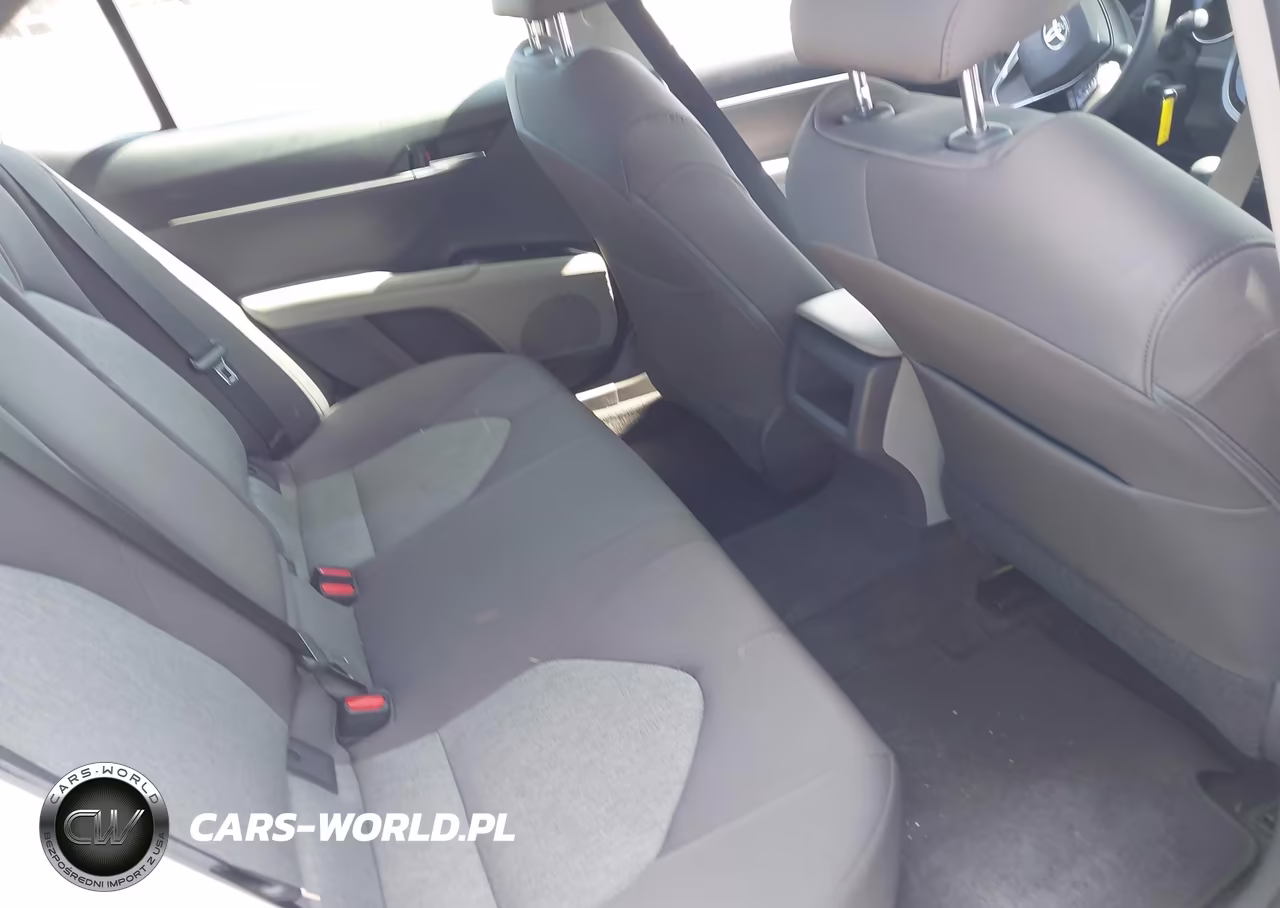 2018 Toyota Camry Le VIN:4T1B11HK2JU067819 - 8
