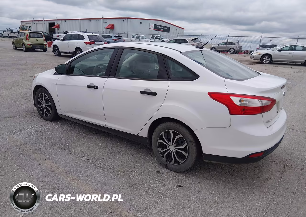 2013 Ford Focus S VIN:1FADP3E28DL352312 - 3