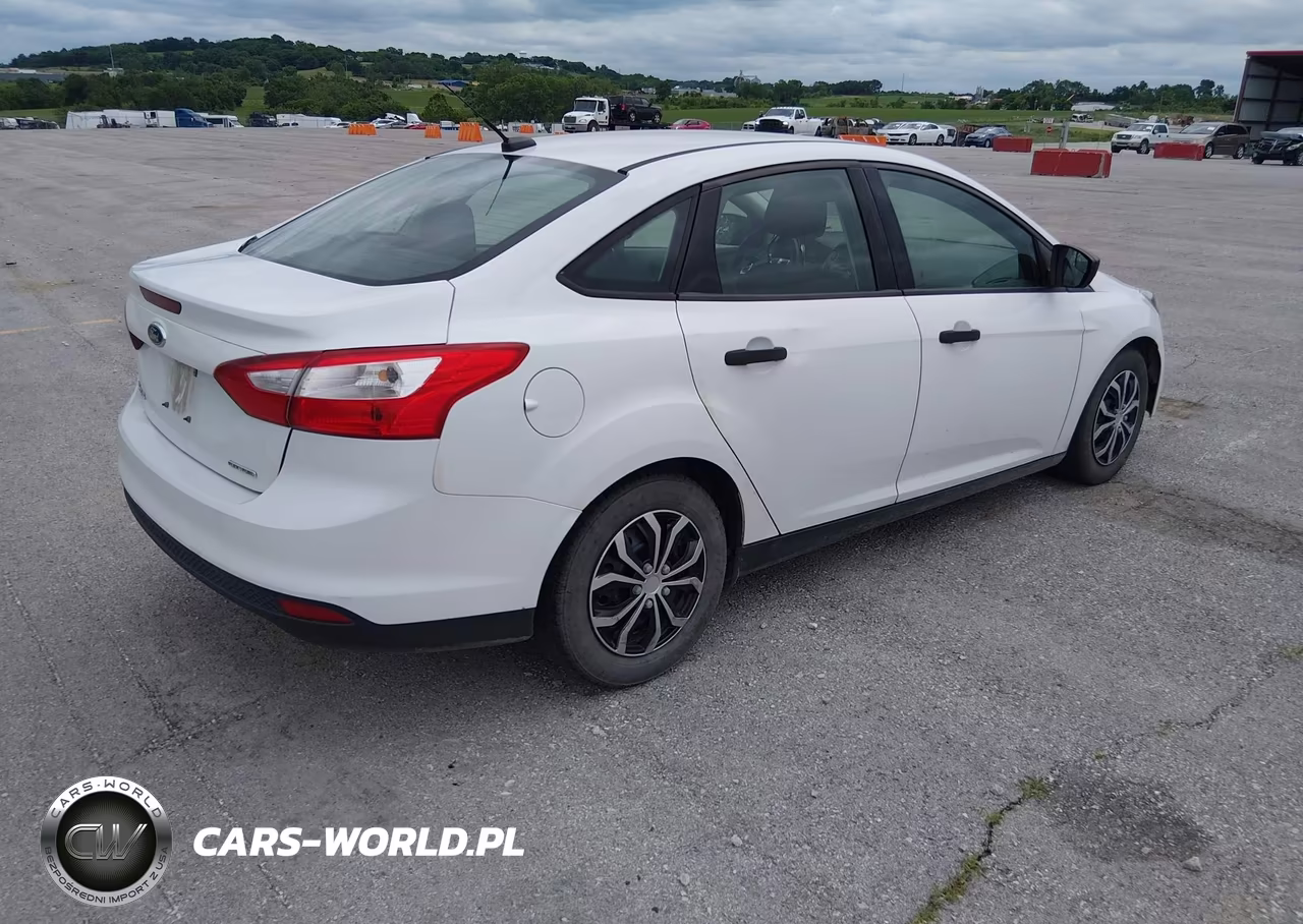 2013 Ford Focus S VIN:1FADP3E28DL352312 - 4