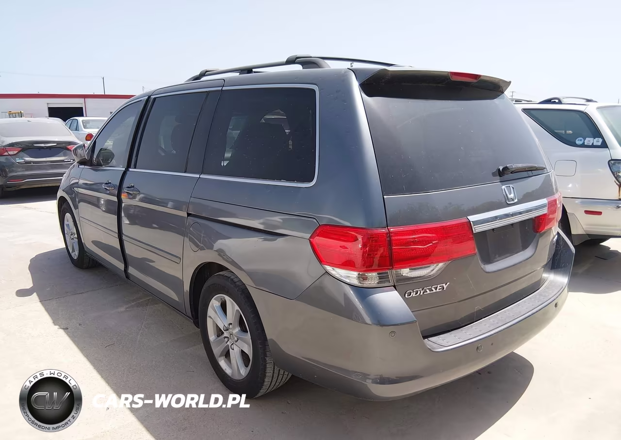 2010 Honda Odyssey Touring VIN:5FNRL3H93AB018899 - 3
