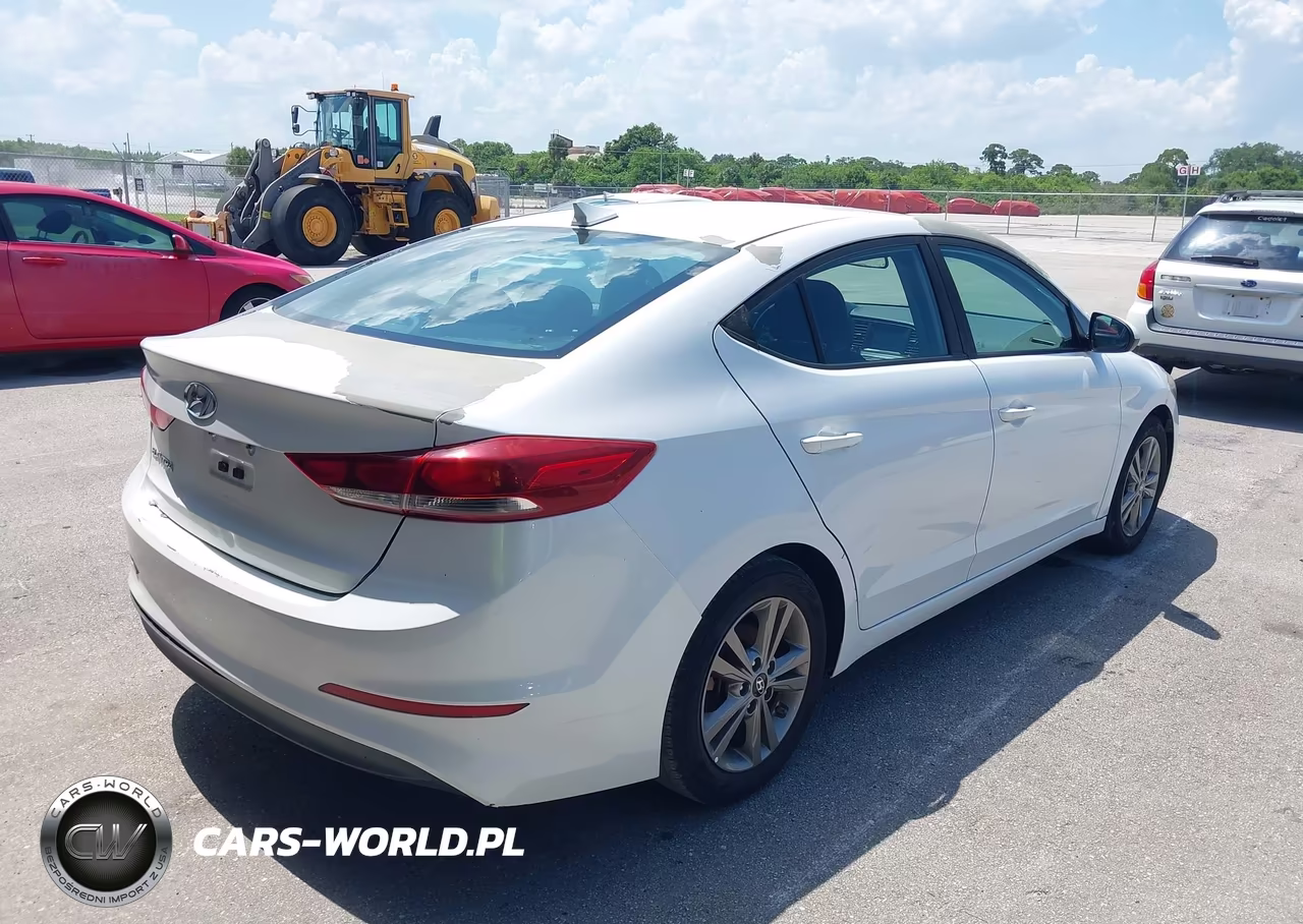 2018 Hyundai Elantra Sel VIN:5NPD84LF4JH269477 - 4