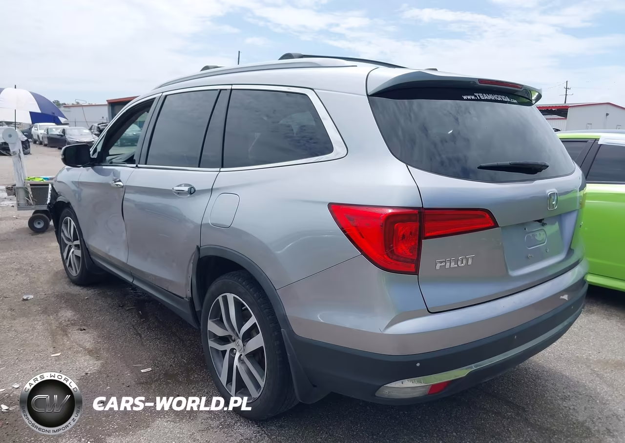 2017 Honda Pilot Touring VIN:5FNYF5H92HB030356 - 3