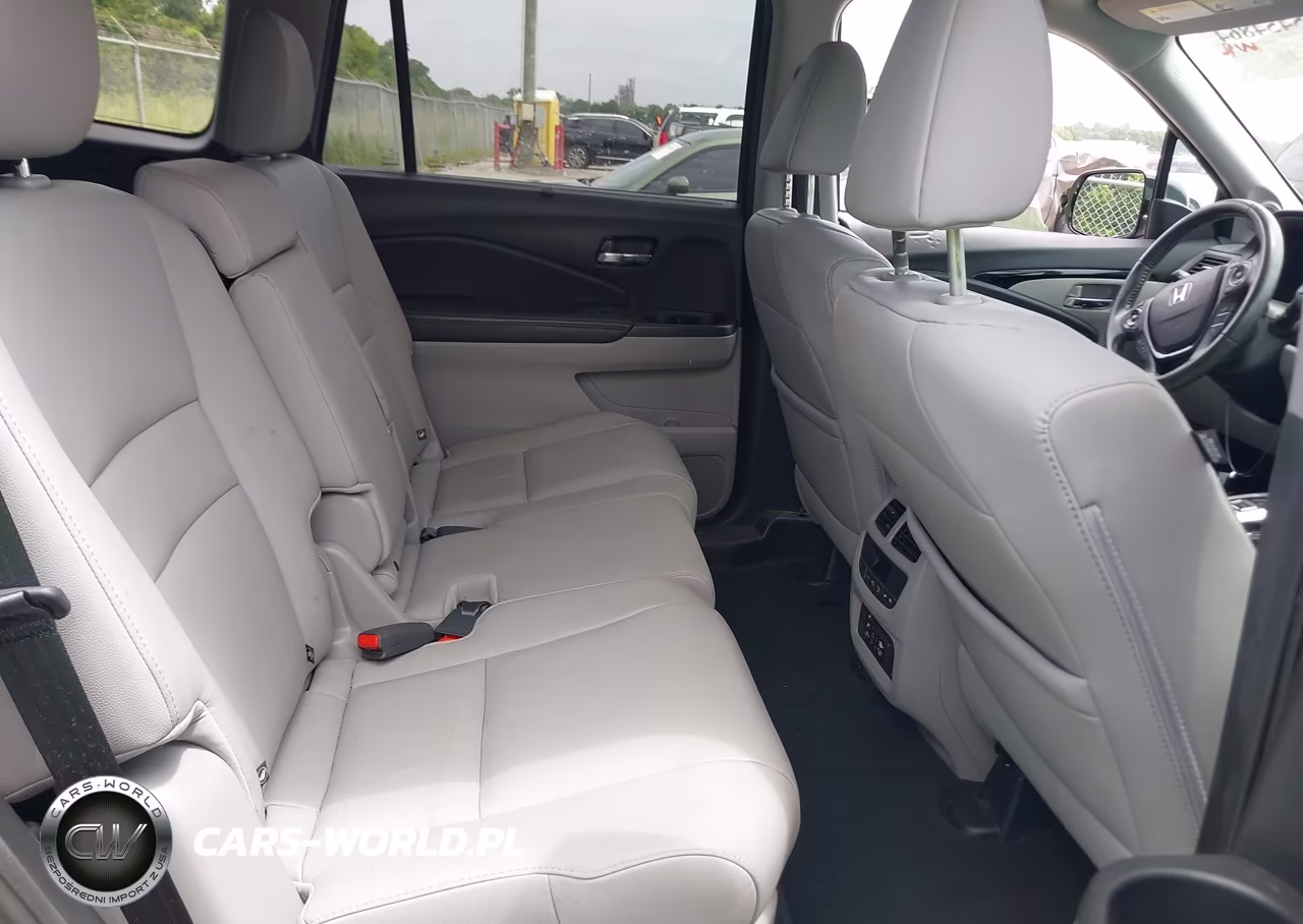 2017 Honda Pilot Touring VIN:5FNYF5H92HB030356 - 8