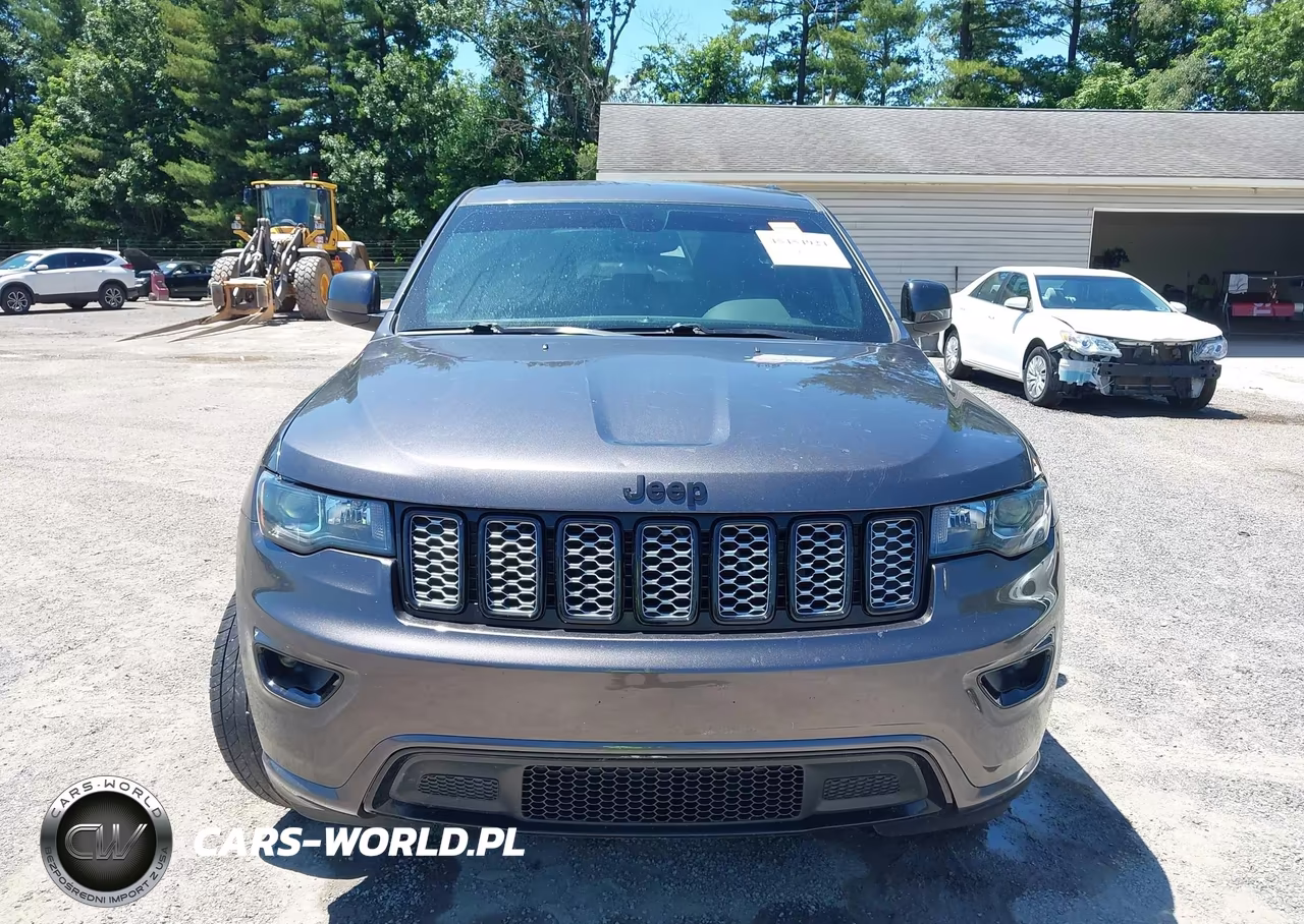 2018 Jeep Grand Cherokee Altitude 4X4 VIN:1C4RJFAG5JC375109 - 12