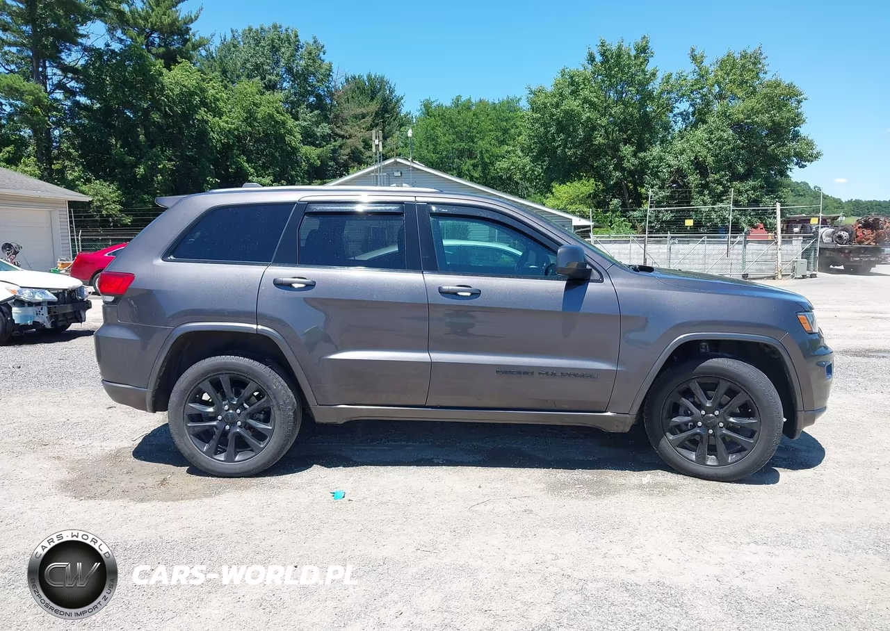 2018 Jeep Grand Cherokee Altitude 4X4 VIN:1C4RJFAG5JC375109 - 13
