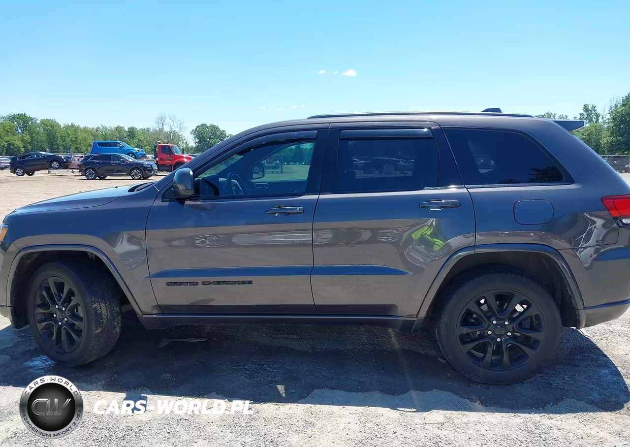 2018 Jeep Grand Cherokee Altitude 4X4 VIN:1C4RJFAG5JC375109 - 14