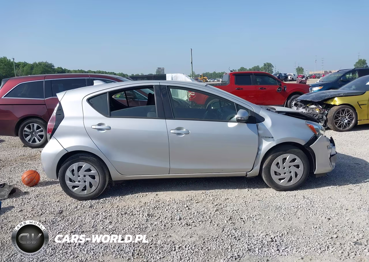2016 Toyota Prius C Two VIN:JTDKDTB39G1139425 - 13