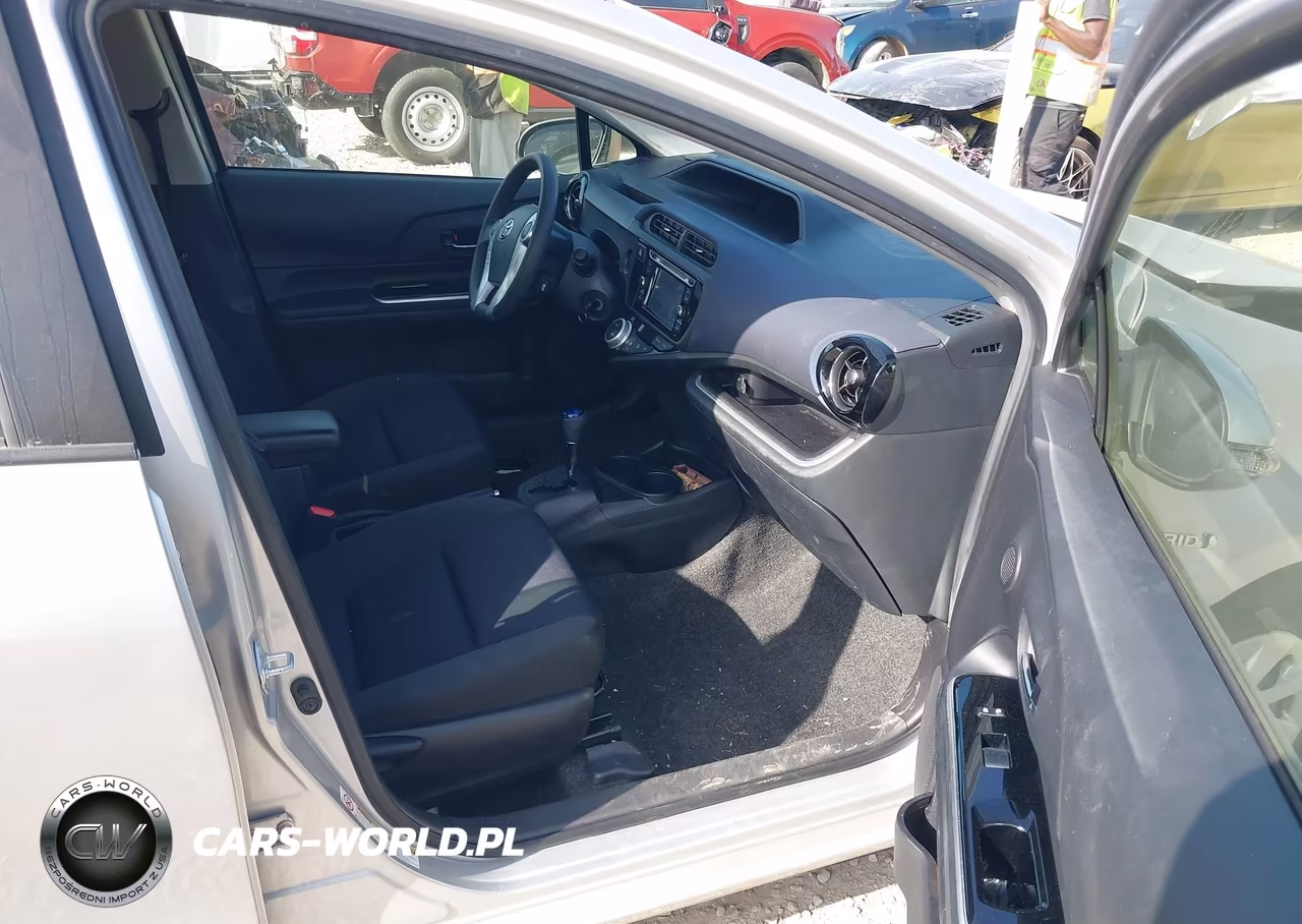 2016 Toyota Prius C Two VIN:JTDKDTB39G1139425 - 5