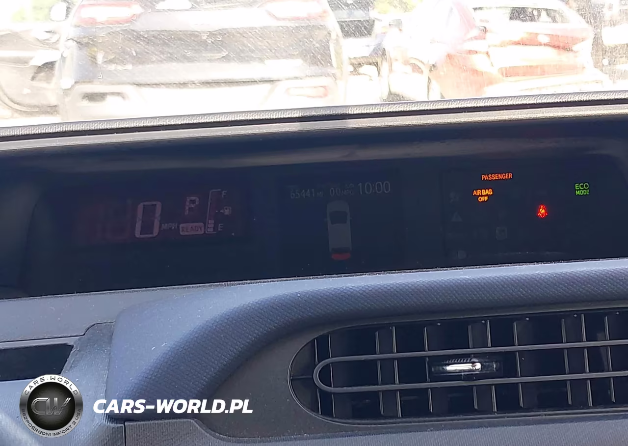 2016 Toyota Prius C Two VIN:JTDKDTB39G1139425 - 7