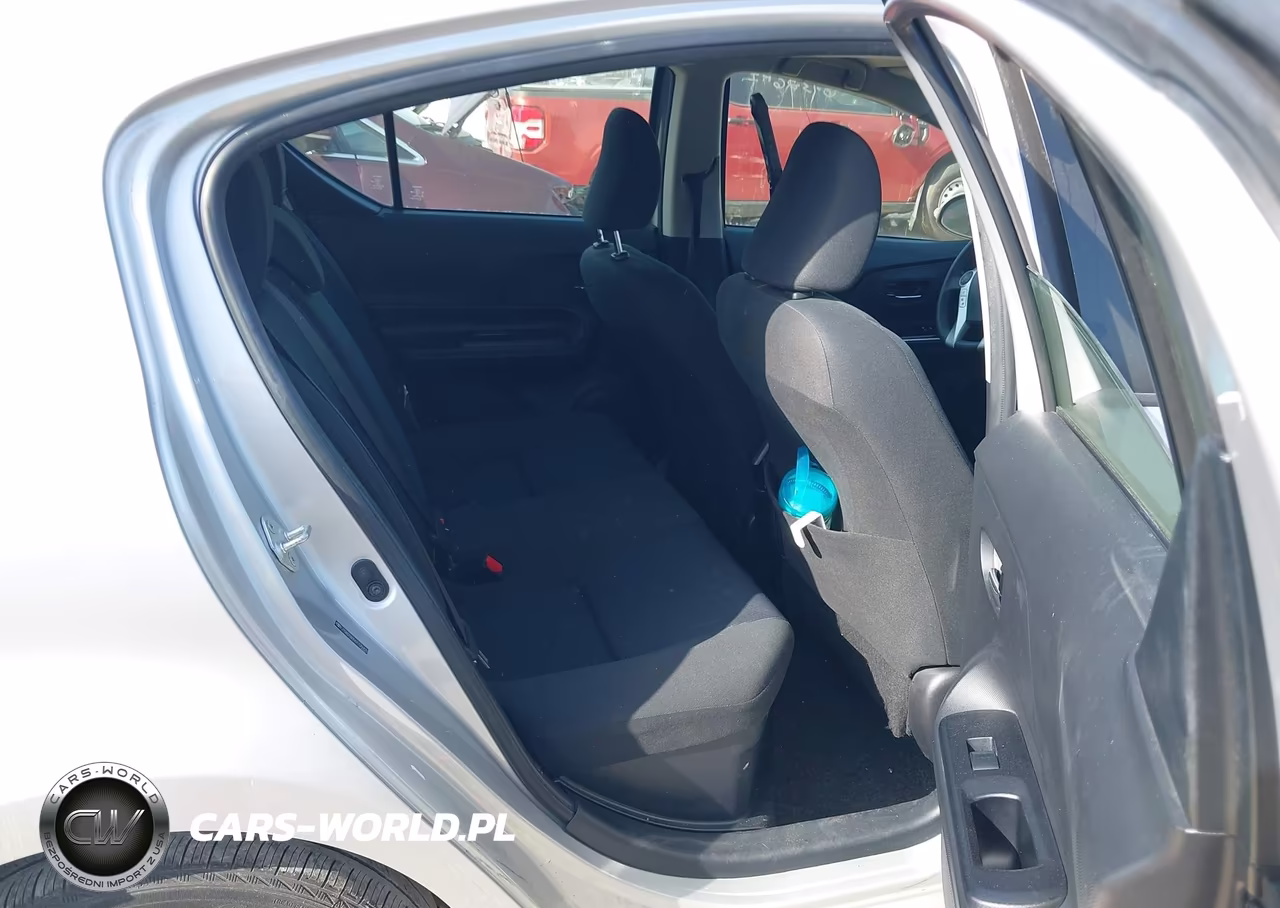 2016 Toyota Prius C Two VIN:JTDKDTB39G1139425 - 8
