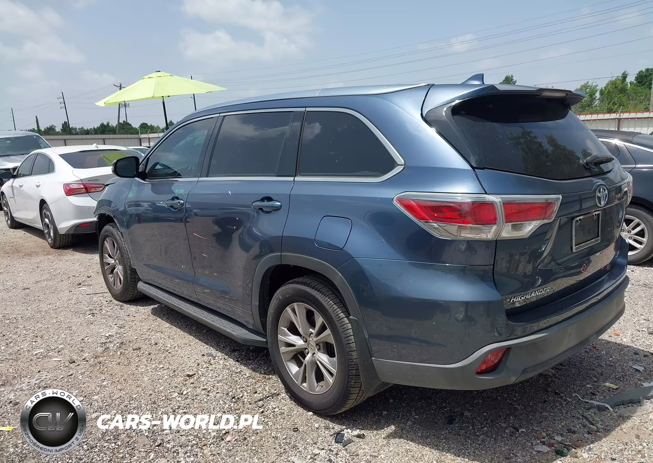 2015 Toyota Highlander Xle V6 VIN:5TDKKRFH4FS058123 - 3