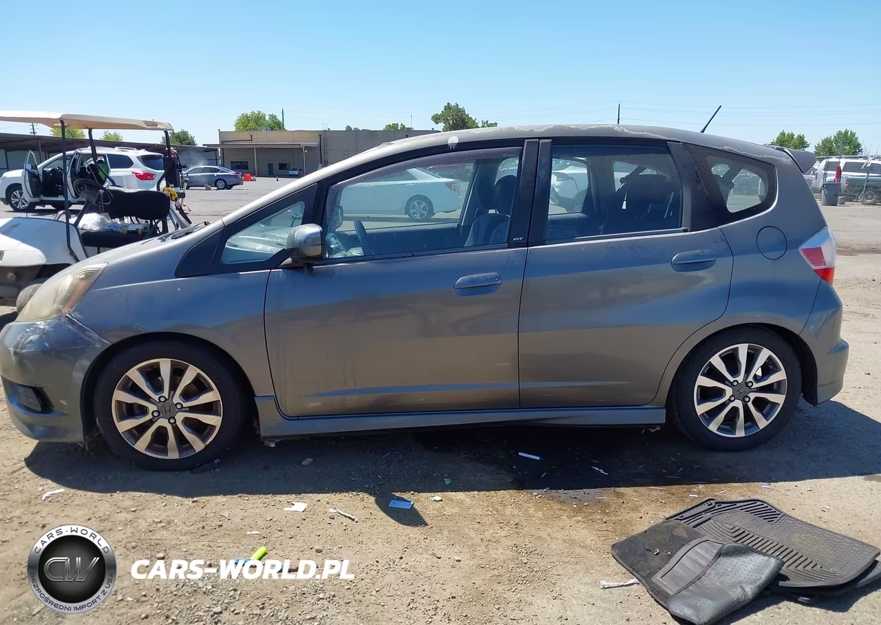 2013 Honda Fit Sport VIN:JHMGE8G50DC033552 - 14