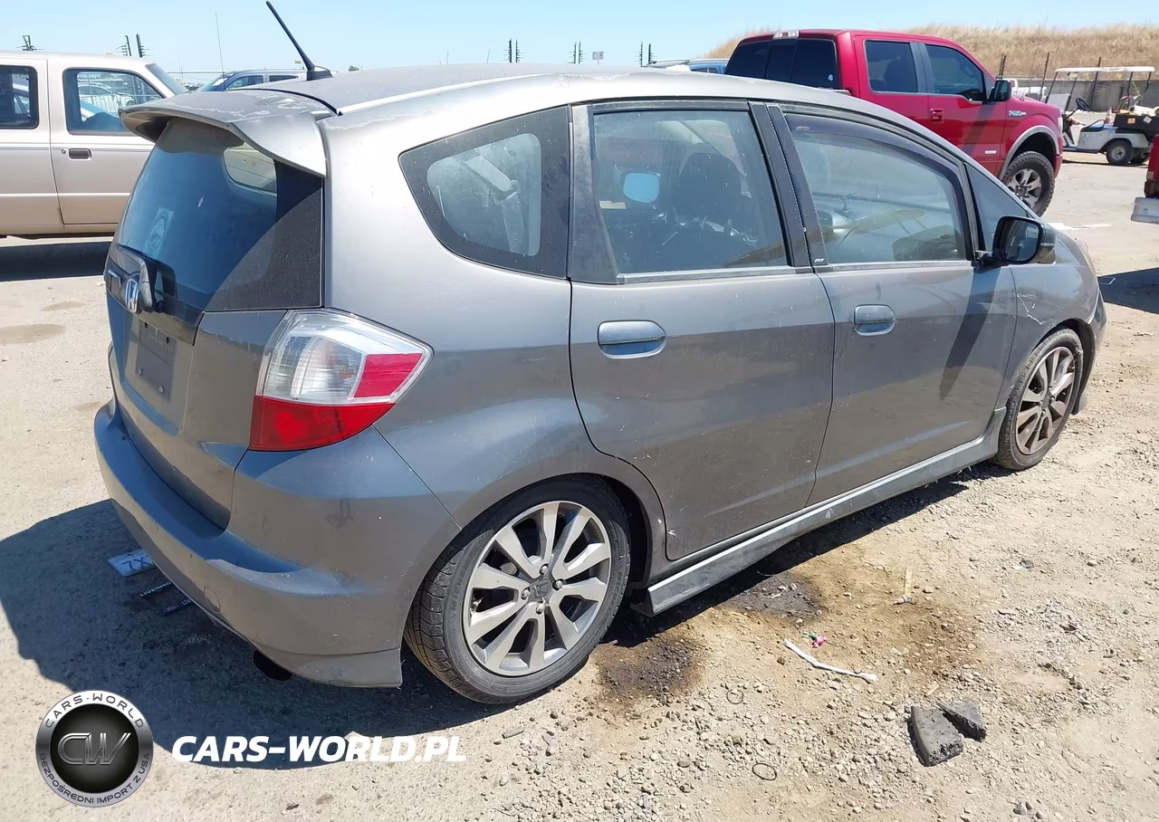 2013 Honda Fit Sport VIN:JHMGE8G50DC033552 - 4