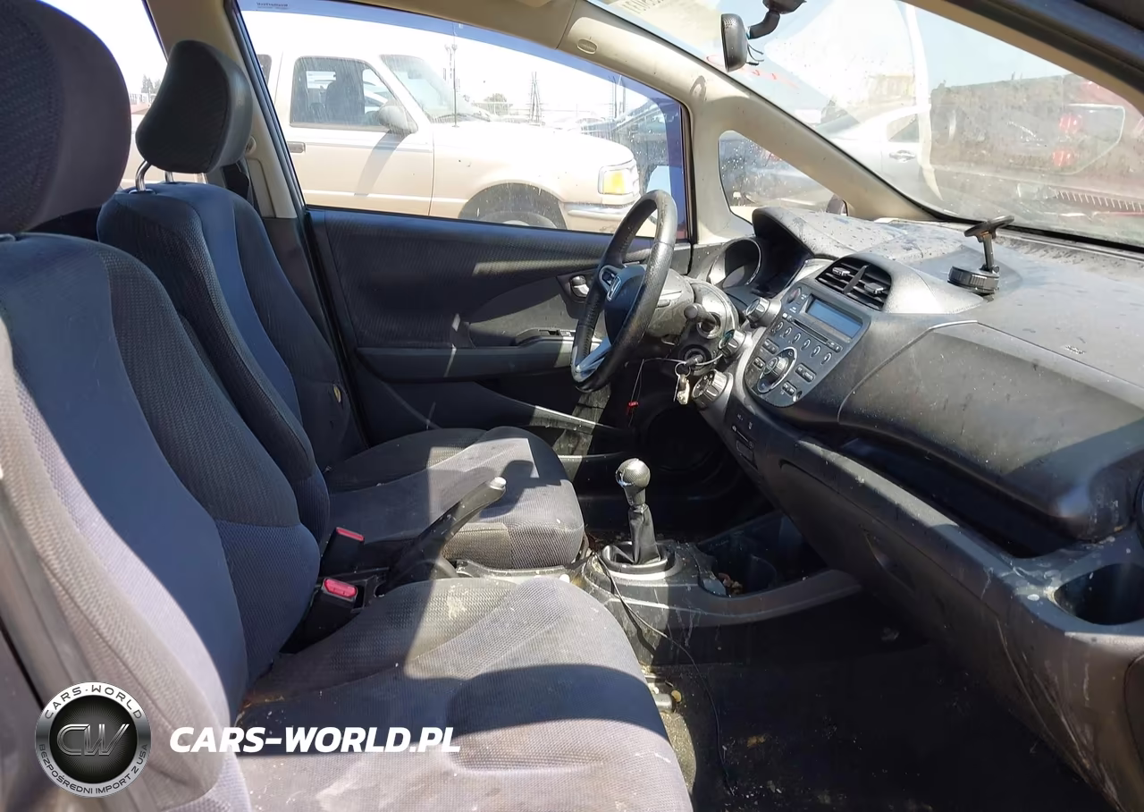 2013 Honda Fit Sport VIN:JHMGE8G50DC033552 - 5