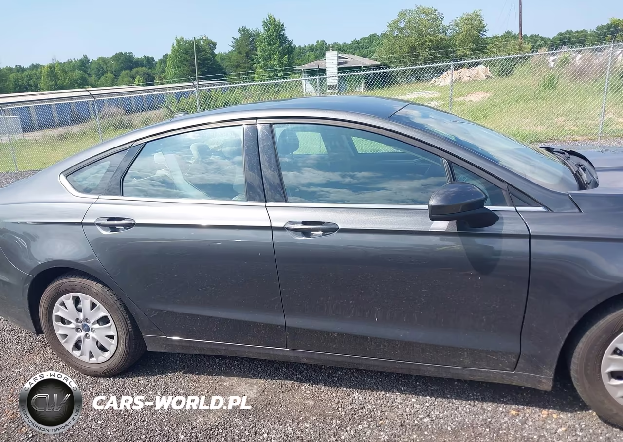 2019 Ford Fusion S VIN:3FA6P0G72KR146532 - 13