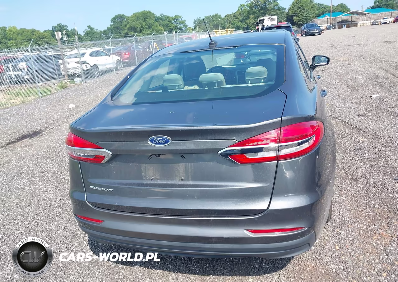 2019 Ford Fusion S VIN:3FA6P0G72KR146532 - 16