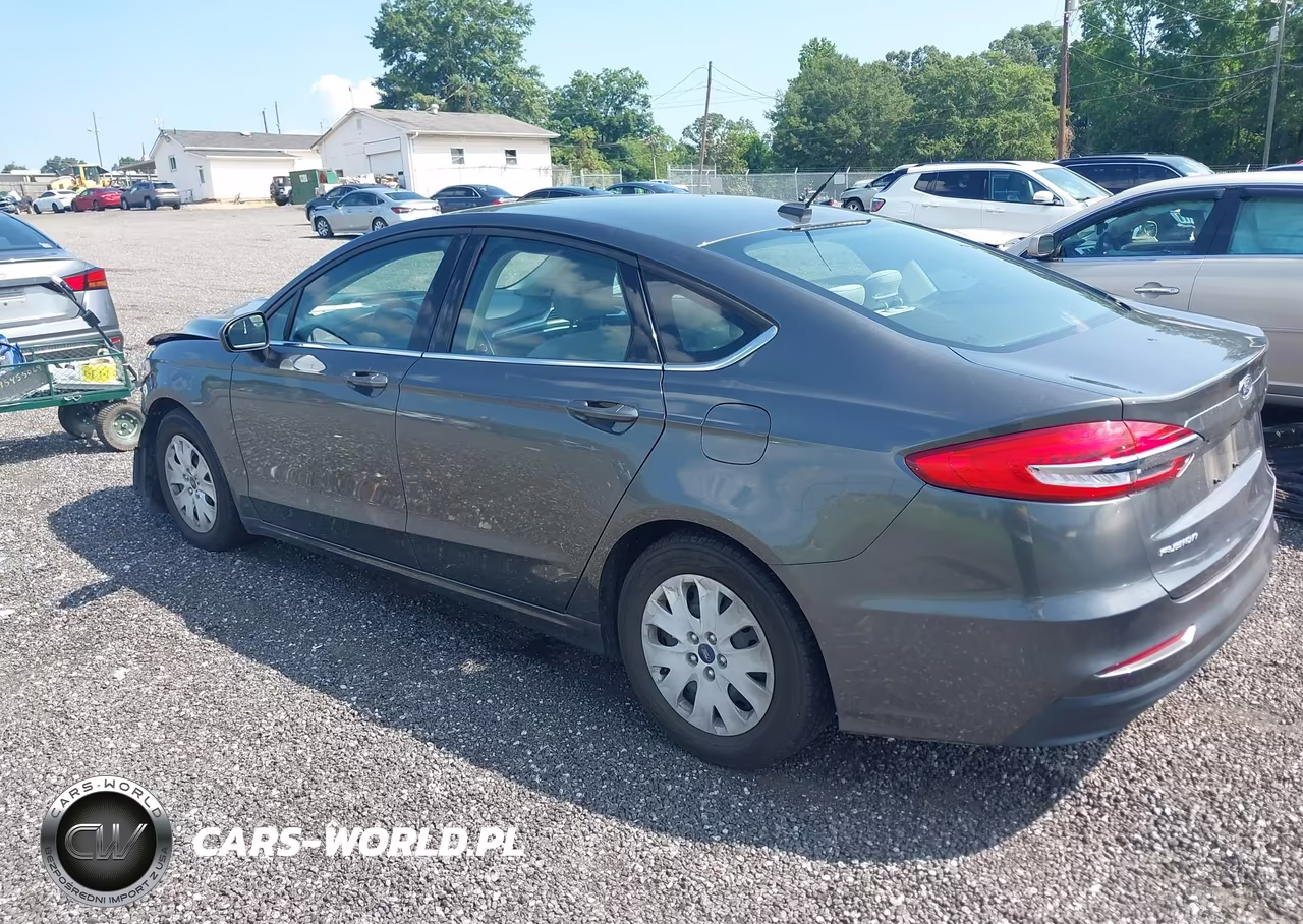 2019 Ford Fusion S VIN:3FA6P0G72KR146532 - 3