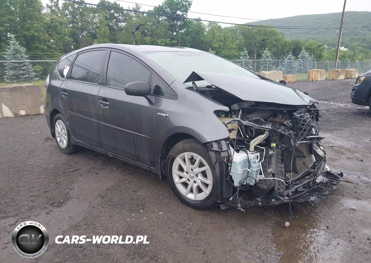 2013 Toyota Prius V Two – zdjęcie 1 z 17