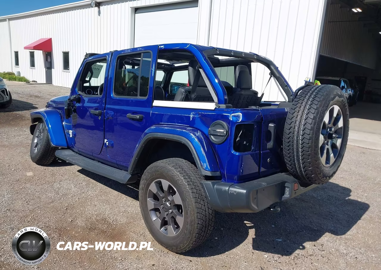 2018 Jeep Wrangler Unlimited Sahara 4X4 VIN:1C4HJXEN8JW261338 - 3
