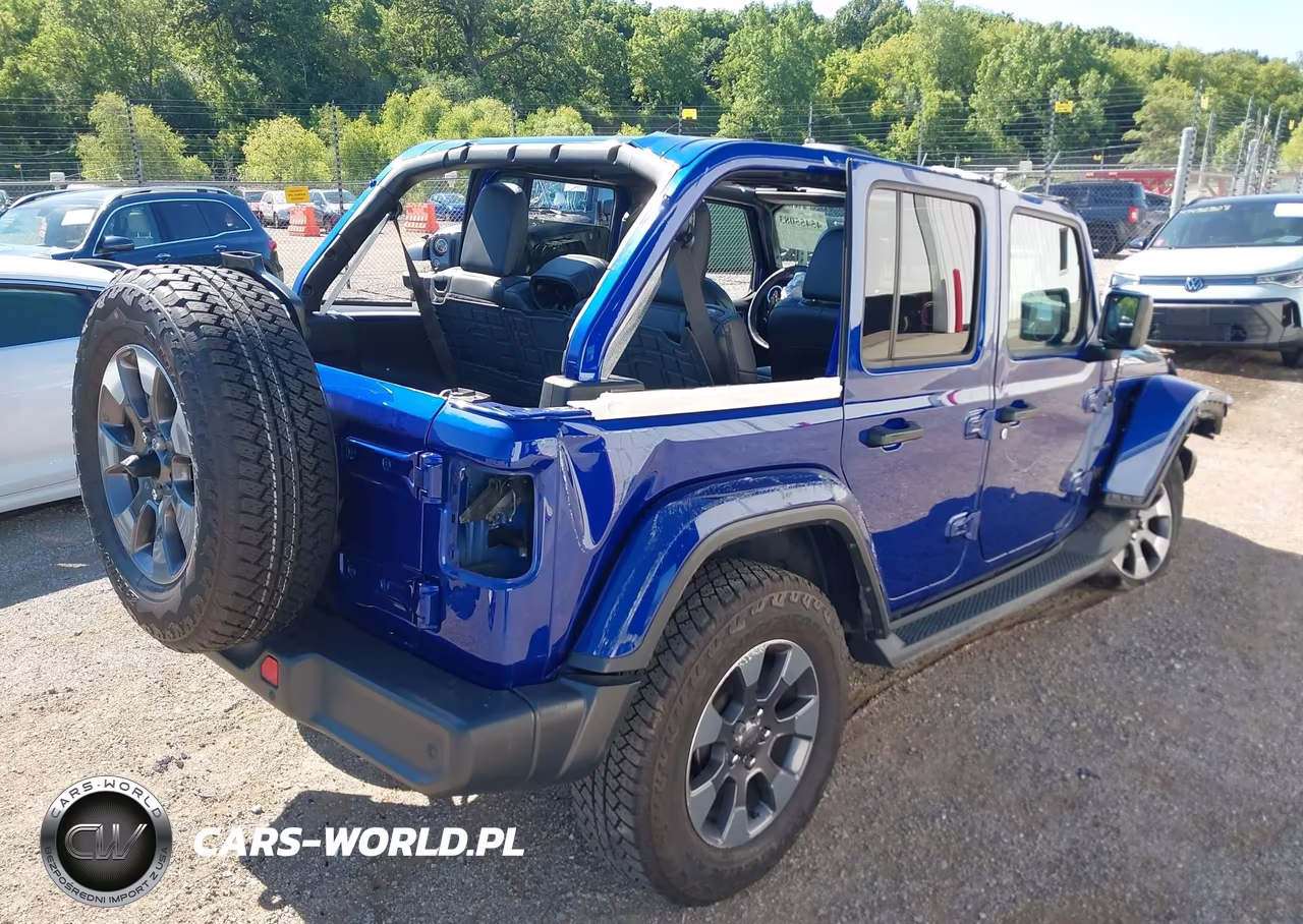 2018 Jeep Wrangler Unlimited Sahara 4X4 VIN:1C4HJXEN8JW261338 - 4