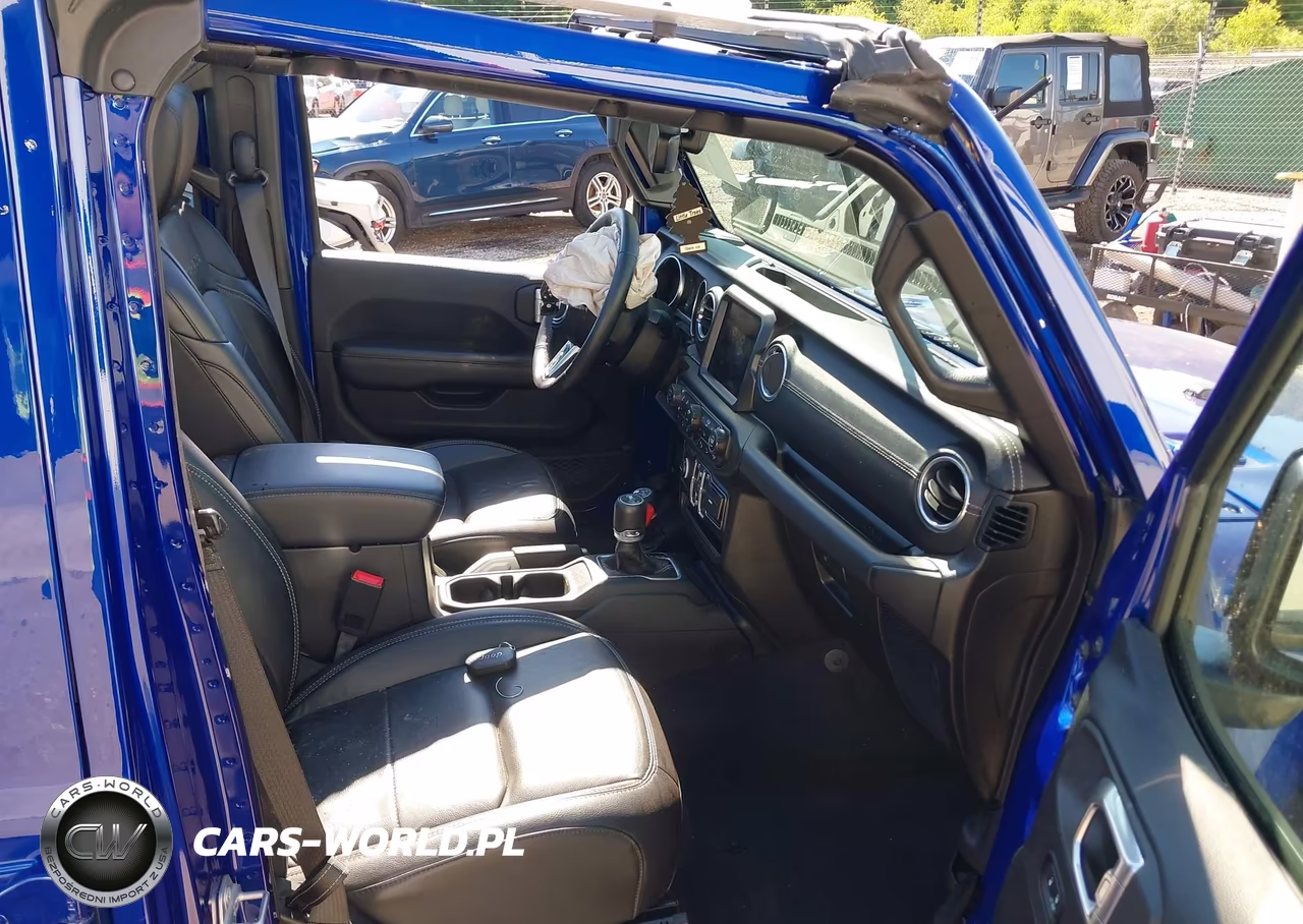 2018 Jeep Wrangler Unlimited Sahara 4X4 VIN:1C4HJXEN8JW261338 - 5