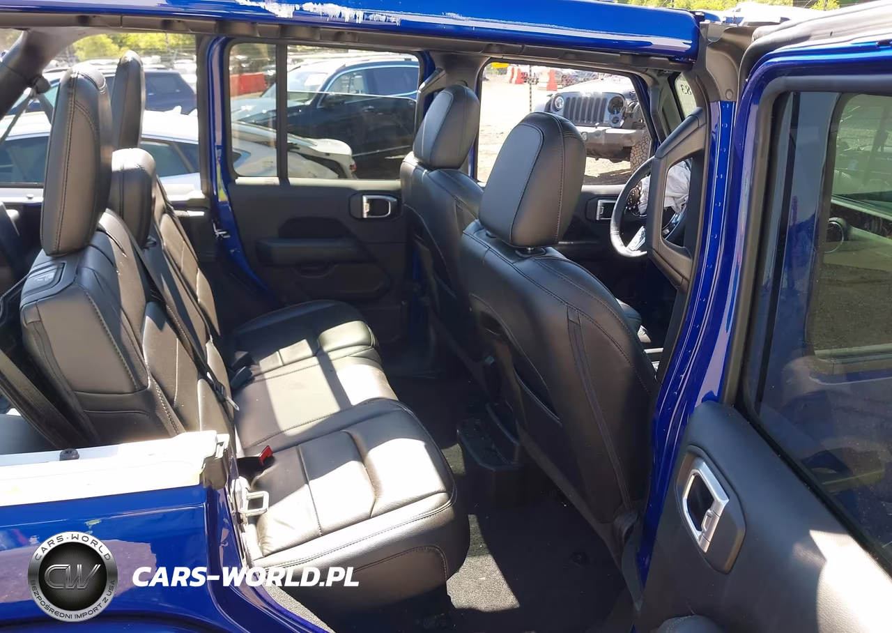 2018 Jeep Wrangler Unlimited Sahara 4X4 VIN:1C4HJXEN8JW261338 - 8