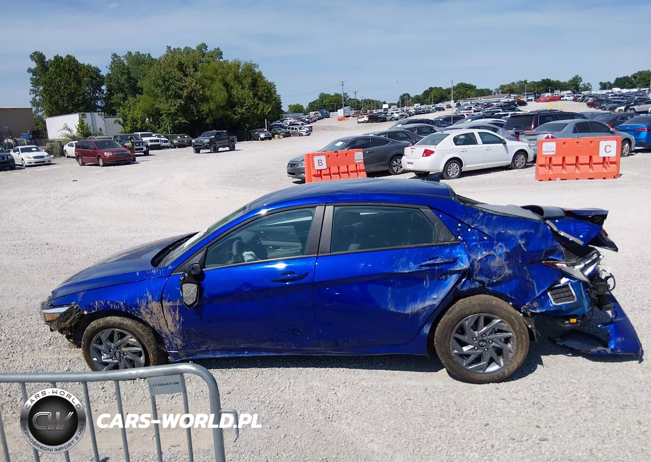 2026 Hyundai Elantra Hybrid Blue VIN:KMHLM4DJ0TU192282 - 15