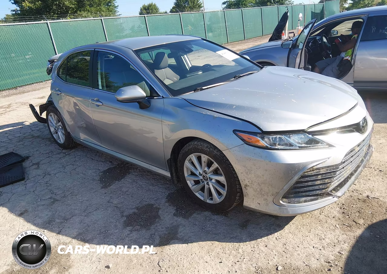 2022 Toyota Camry Le Awd – zdjęcie 1 z 17