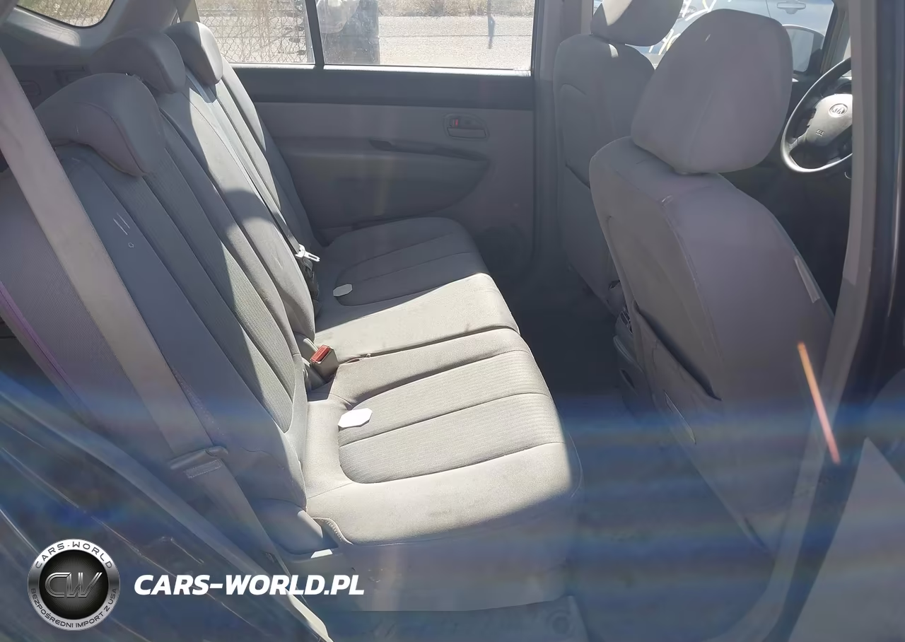 2007 Kia Rondo Lx VIN:KNAFG525877067794 - 8