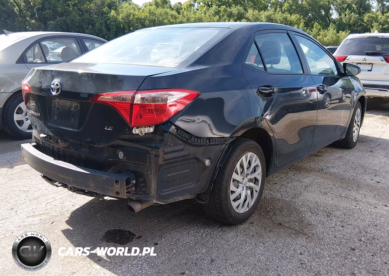 2017 Toyota Corolla Le VIN:5YFBURHE5HP735124 - 4
