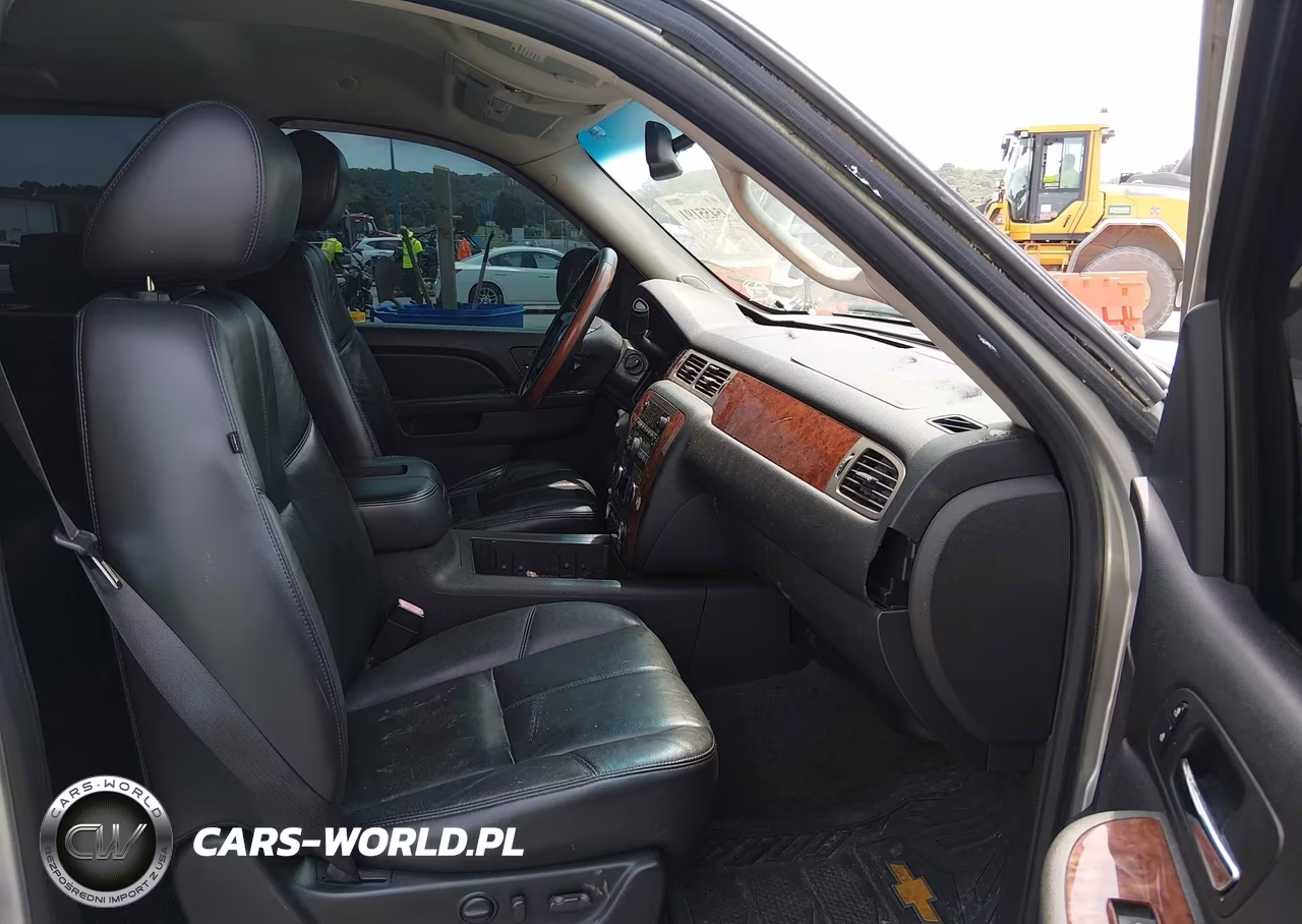 2010 Chevrolet Tahoe Lt VIN:1GNUKBE07AR138087 - 5