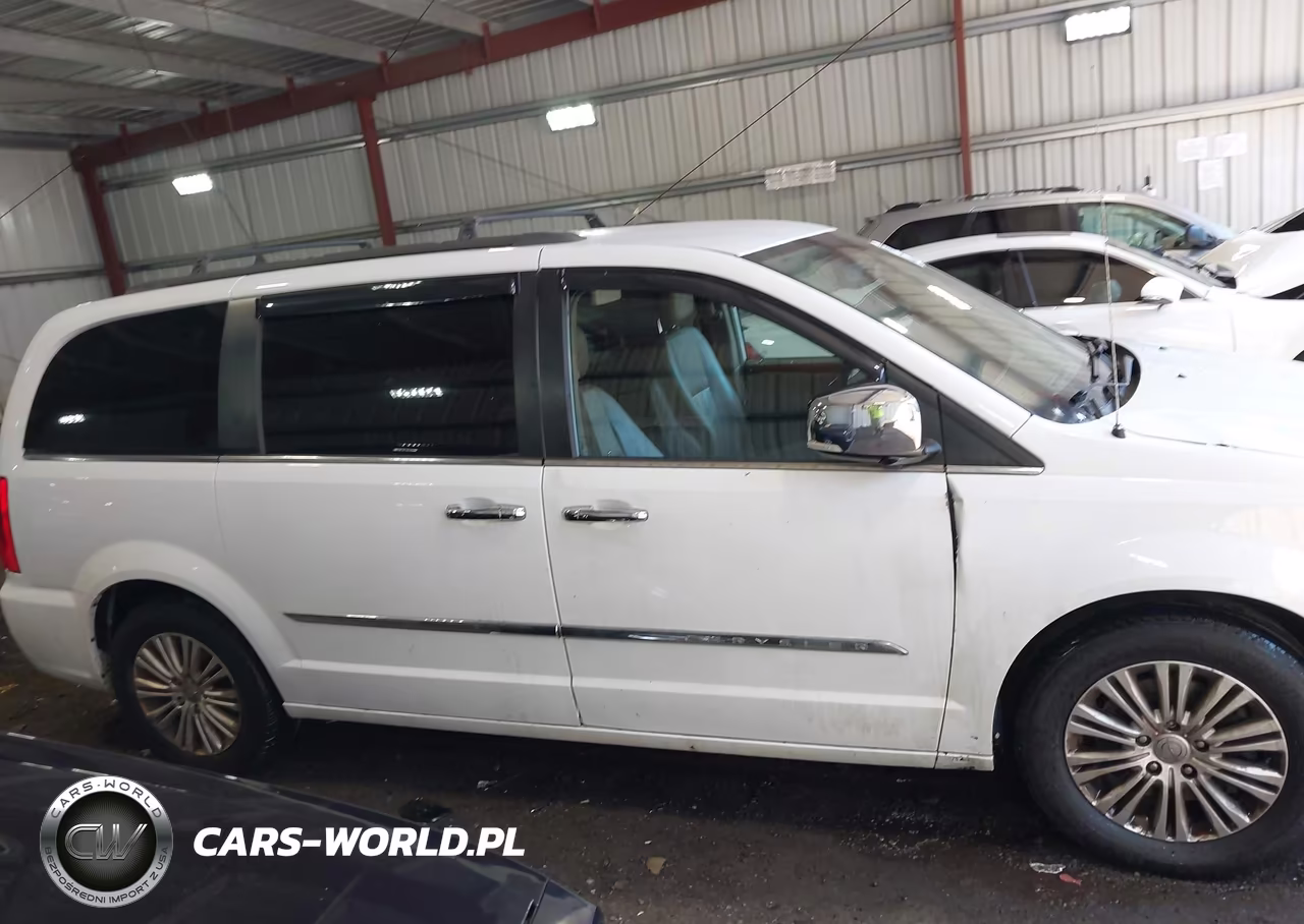 2015 Chrysler Town & Country Touring-L VIN:2C4RC1CG5FR618894 - 13