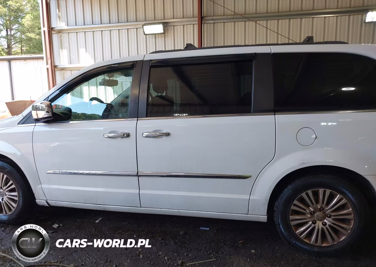 2015 Chrysler Town & Country Touring-L VIN:2C4RC1CG5FR618894 - 14