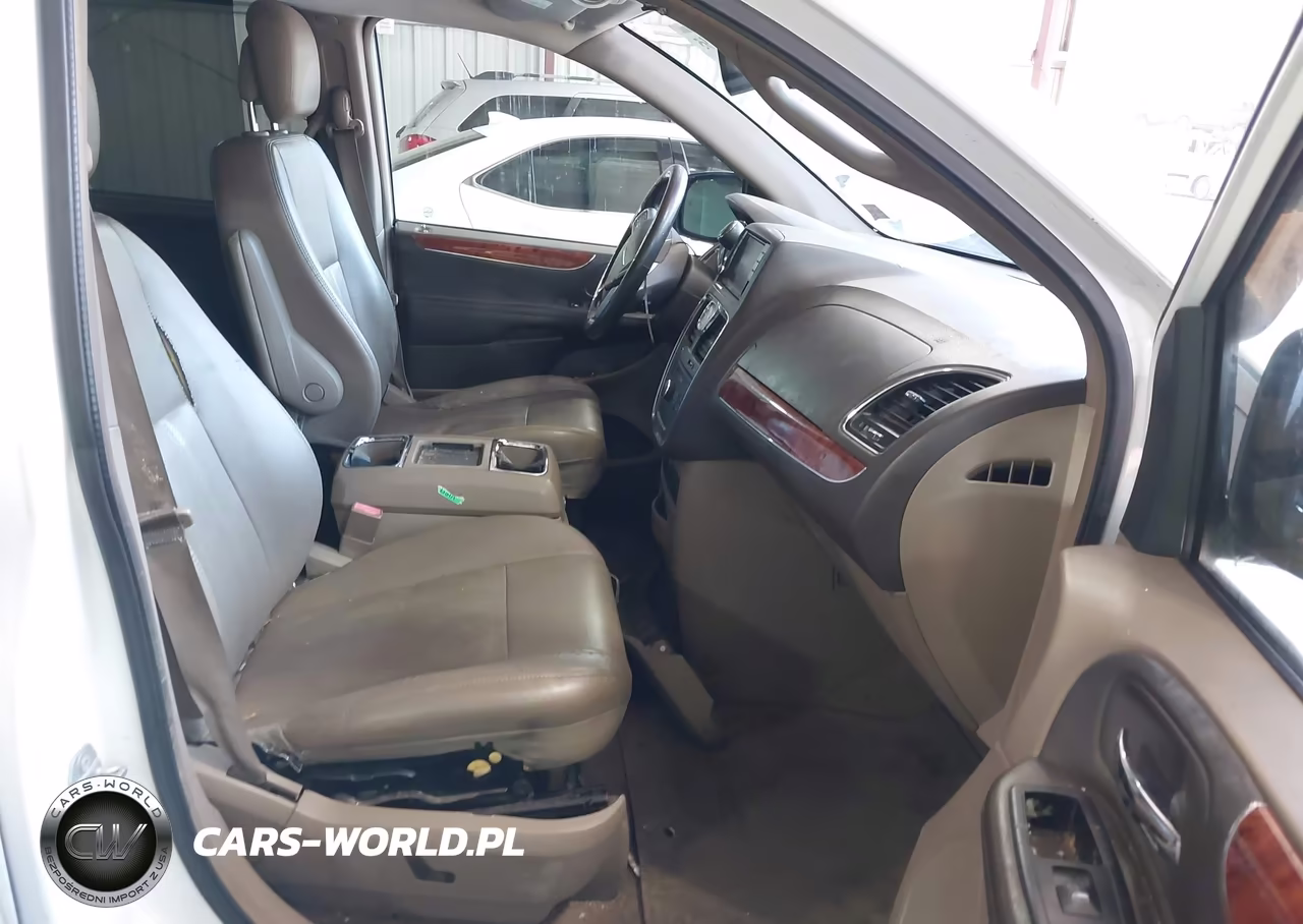 2015 Chrysler Town & Country Touring-L VIN:2C4RC1CG5FR618894 - 5
