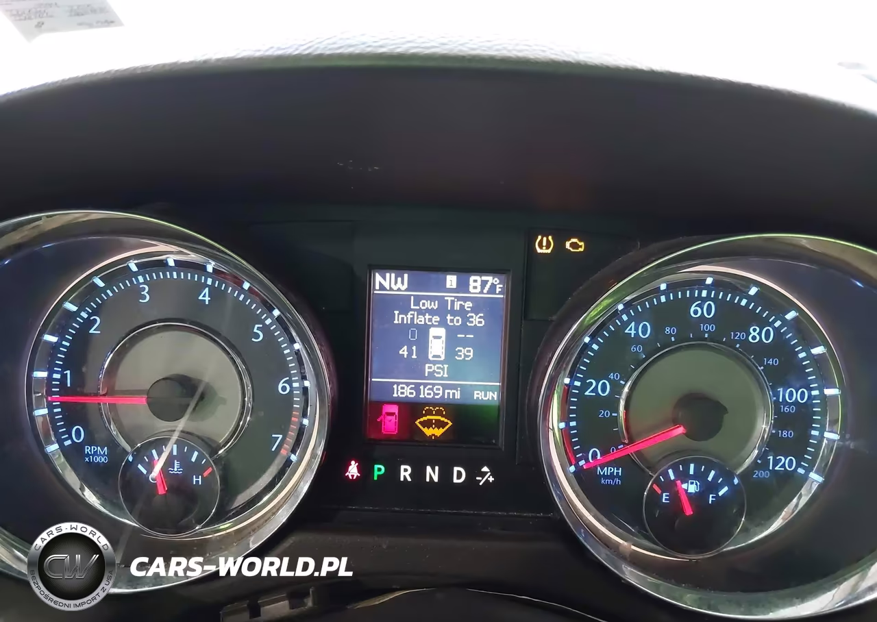 2015 Chrysler Town & Country Touring-L VIN:2C4RC1CG5FR618894 - 7