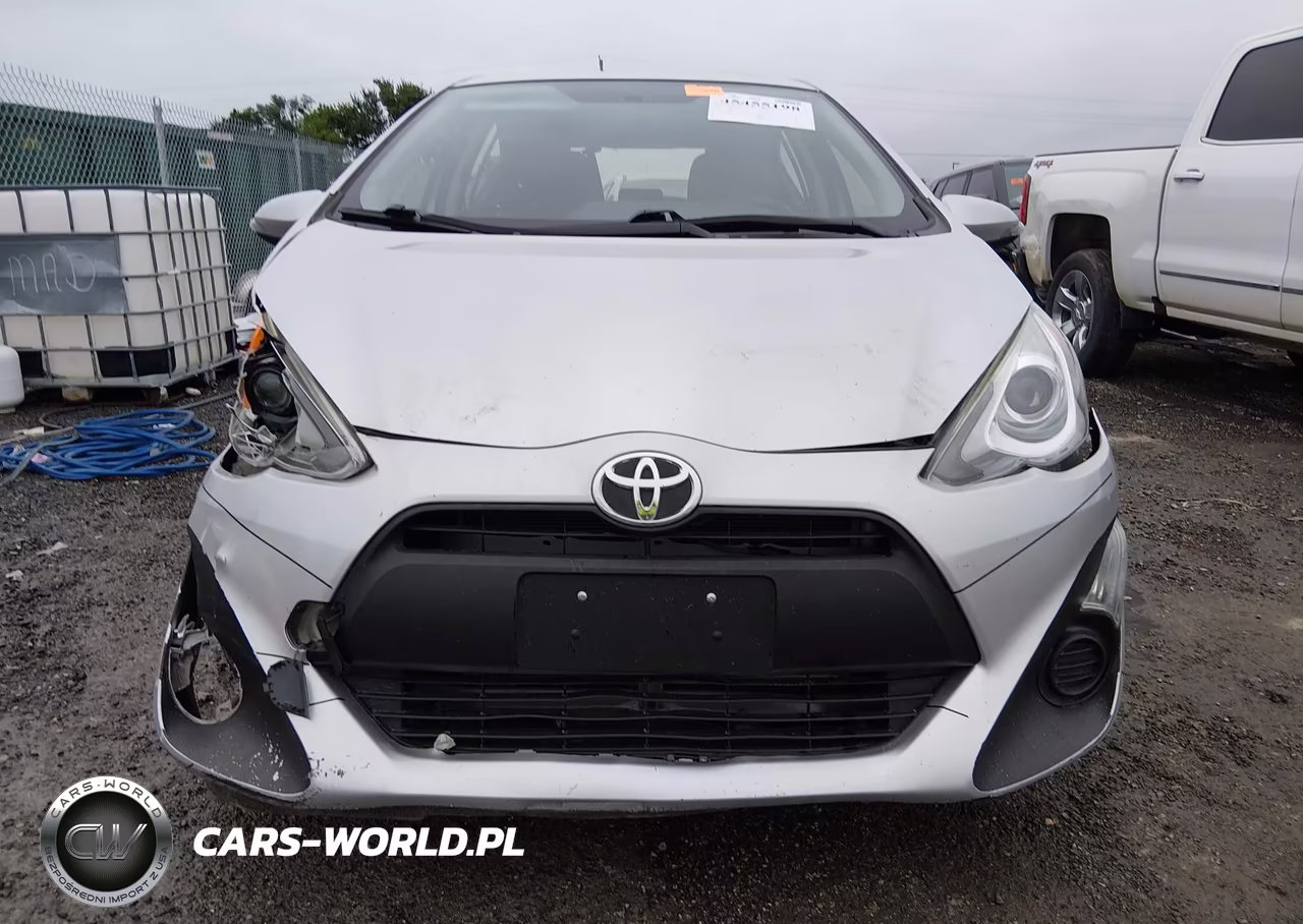 2015 Toyota Prius C Three VIN:JTDKDTB38F1584382 - 11